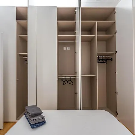 Apartament Akicity Marques Crimson *